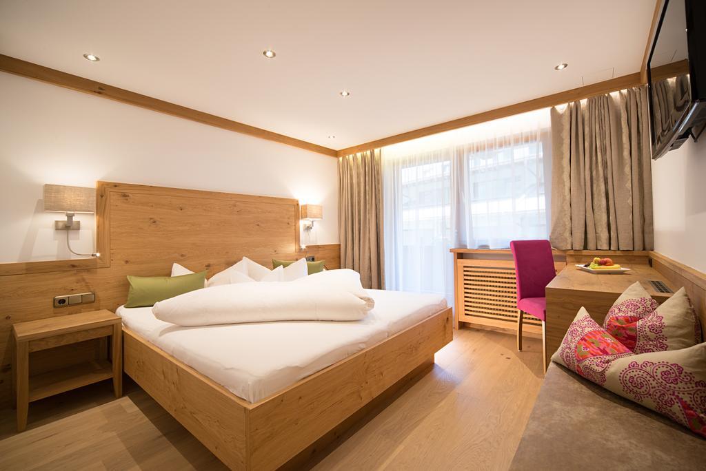 Hotel Garni Glockenstuhl Mayrhofen Room photo